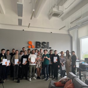 Наши резиденты проходят стажировку в IT-компании BSL - КИБЕРшкола программирования для детей, компьютерные курсы для школьников, начинающих и подростков - KIBERone г. Гусиноозерск